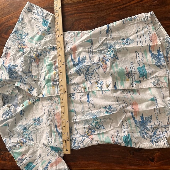 NWT Izod Salt Water Set of 2 Relaxed Button up shirts Medium  Dockside Chambray - Picture 7 of 12